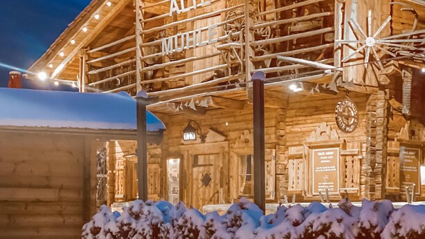 A wooden building with a sign reading "ALTE MUHL".