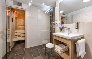 Shower - heimelig schoene Ferienwohnung (Matrei in Osttirol)