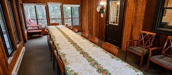 Visit Willow’s Place! All season Pocono Retreat! Kayaks, Canoes and Pedal Boat!