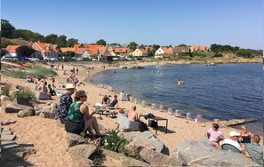 Beach - Cozy home in Svaneke with kitchen (Svaneke)