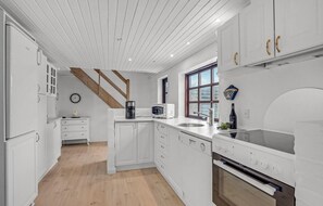 Fridge, microwave, stovetop, dishwasher - Lovely home in Hurup Thy with WiFi (Hurup Thy)
