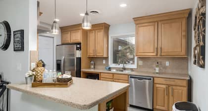 Spacious 4BR Near Strip with Private Pool, Free Parking