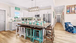 Full-size fridge, microwave, oven, stovetop
