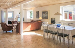 Interior - 5 bedroom cozy home in Hasle (Hasle)