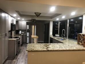 Refrigerador, microondas, horno, placa de cocina