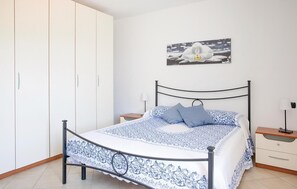 2 bedrooms, travel crib, free WiFi, bed sheets
