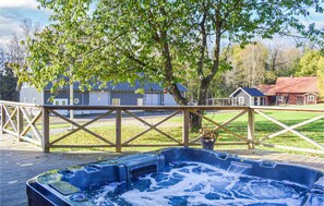 Outdoor spa tub - Cozy apartment in Långaryd with WiFi (Långaryd)