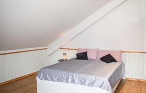 2 bedrooms, travel cot, free WiFi