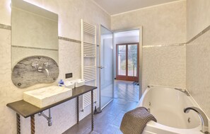 Bathtub