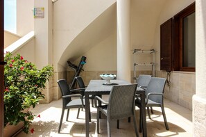 Outdoor dining - Nice apartment in Sant'Egidio del M. A. (Sant'Egidio del M. A.)