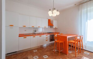Fridge, oven, stovetop, cookware/dishes/utensils