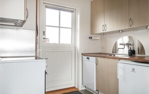 Frigorifero, forno, piano cottura, lavastoviglie