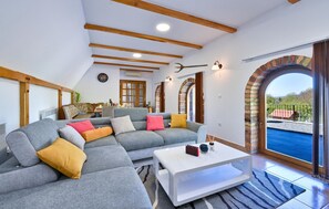 Smart-TV, Tischfußball, Stereoanlage