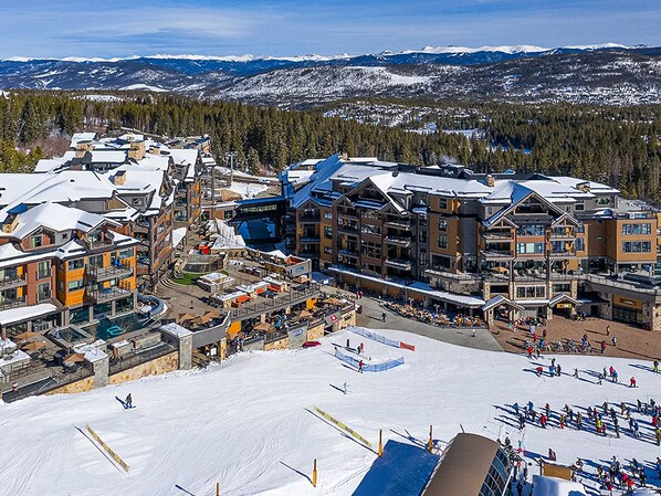 Snow and ski sports - Ski-in/Ski-out One-Bedroom Residence in Grand Colorado on Peak 8 - Spring Break (Breckenridge)