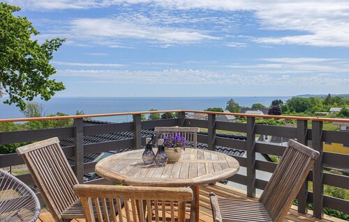 Gorgeous apartment in Allinge with WiFi