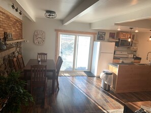 Dining - Scenic 3 bedroom cabin with hot tub (Leadville)