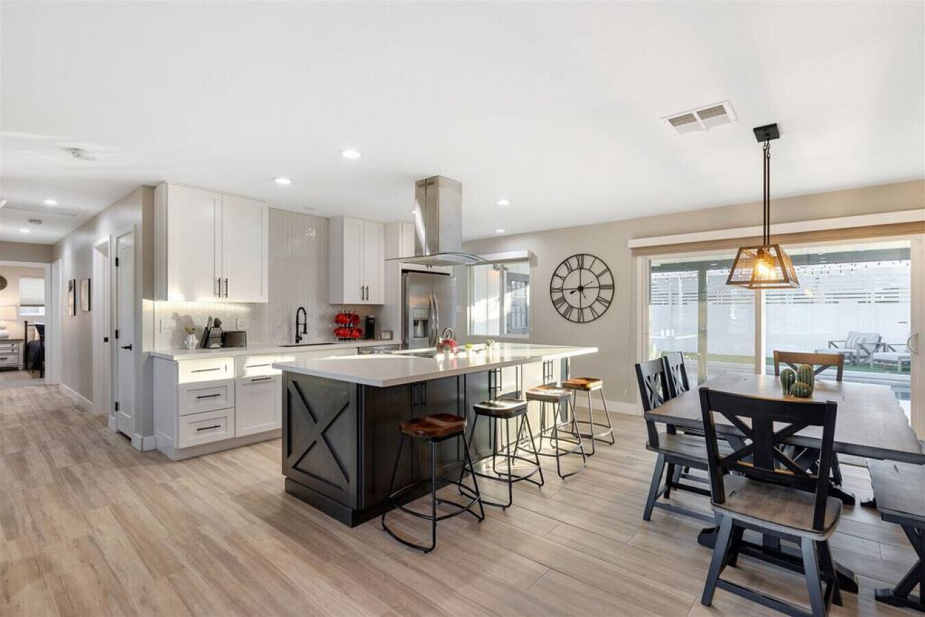 Refrigerador, microondas, horno, placa de cocina