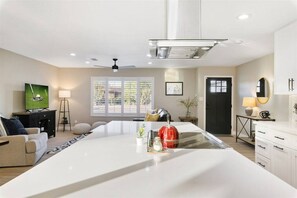 智能电视、电子游戏