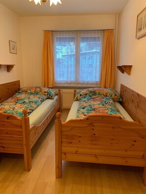 2 chambres, bureau, fer et planche à repasser, Wi-Fi gratuit