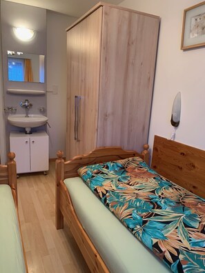 2 chambres, bureau, fer et planche à repasser, Wi-Fi gratuit