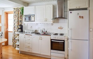 Frigorífico, horno, placa de cocina y cafetera o tetera