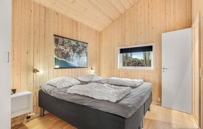 3 bedrooms, travel cot, free WiFi