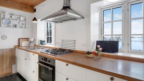 Coffee/tea maker, fridge, microwave, oven - Beach front apartment in Nexø with WiFi (Nexø)