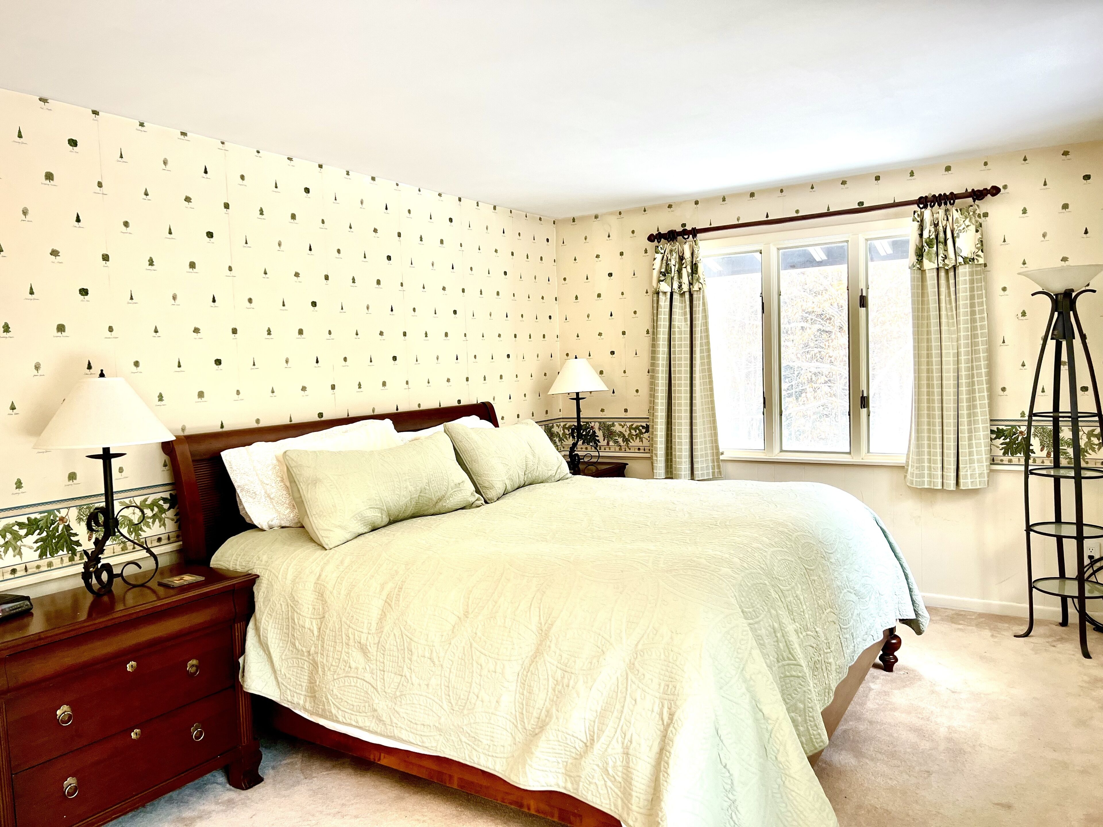 4 bedrooms, iron/ironing board, free WiFi, bed sheets