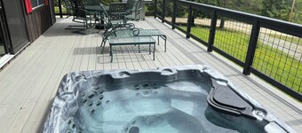 MINUTES TO STRATTON AND BROMLEY!