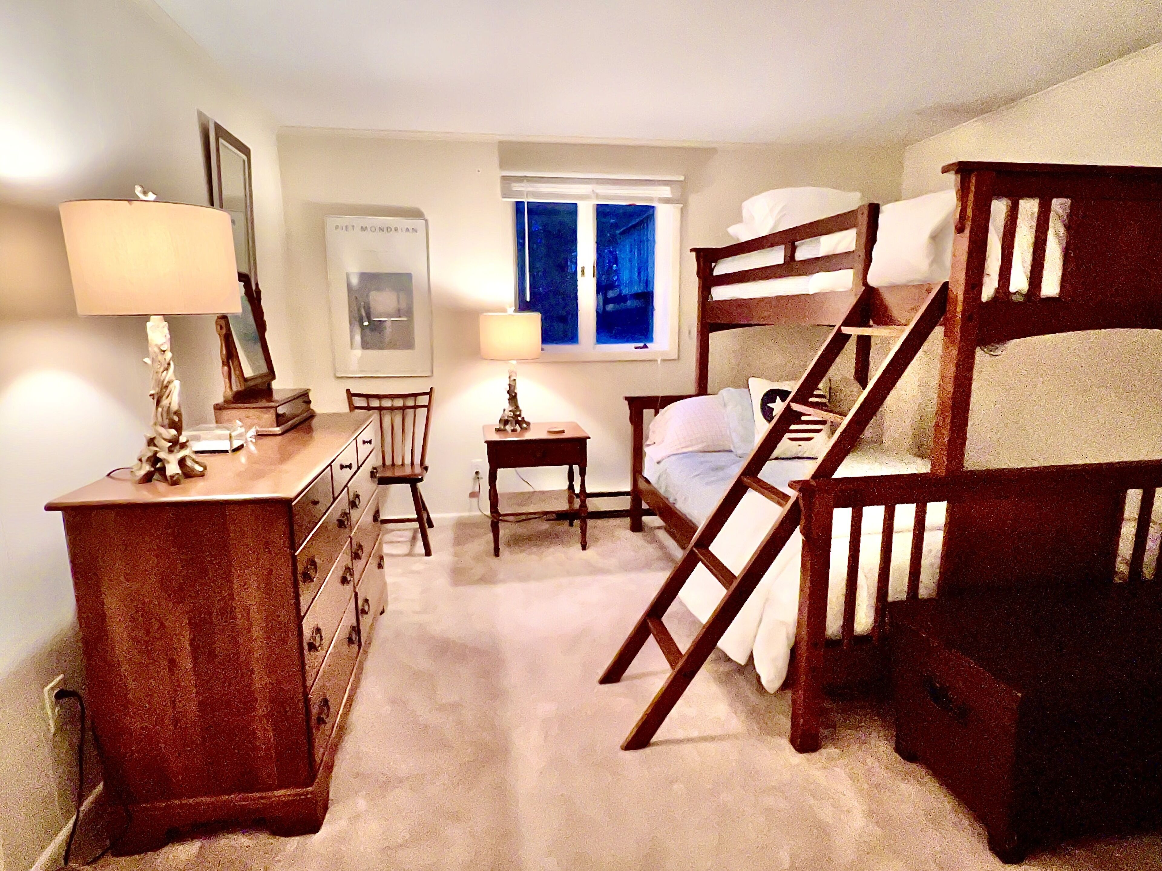 4 bedrooms, iron/ironing board, free WiFi, bed sheets