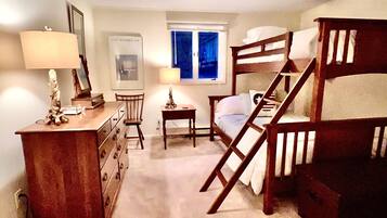 4 bedrooms, iron/ironing board, free WiFi, bed sheets