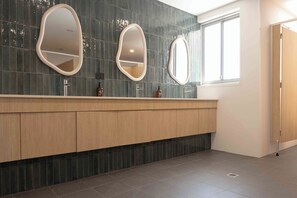 Shared bathroom - Drifter Byron Bay (Byron Bay)