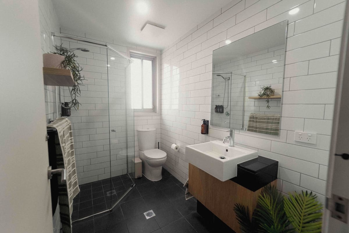 private superior queen ensuite room | bathroom