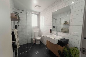 Private Superior Queen Ensuite Room | Salle de bain