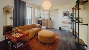 Deluxe King Ensuite Room