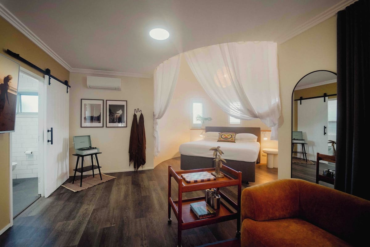 Deluxe King Ensuite Room | 무료 WiFi, 침대 시트