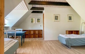 2 bedrooms, travel cot, free WiFi