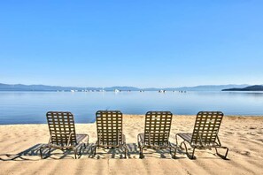 Beach nearby - Lovely Beach View Unit in Lake Resort (Lake Tahoe)