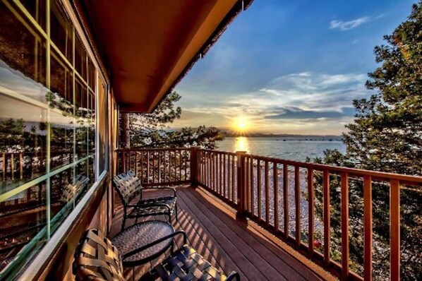 Property grounds - Lovely Beach View Unit in Lake Resort (Lake Tahoe)