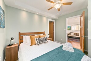 House, Multiple Beds (Vibrant Downtown Bungalow - Walkable)