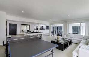 8 bedrooms, Internet - Villa Pandora Luxury Beachfront Villa in Los Corales Bavaro (Punta Cana)