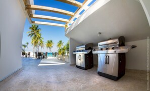 8 bedrooms, Internet - Villa Pandora Luxury Beachfront Villa in Los Corales Bavaro (Punta Cana)