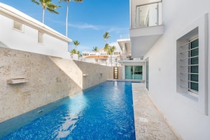 8 bedrooms, Internet