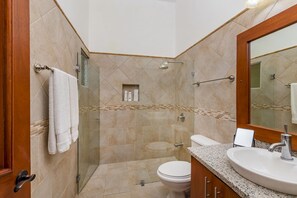 4 bedrooms, Internet - Casa de Campo Villa for Rent in Caribbean Style - With Pool Jacuzzi and Volleyball net (La Romana)