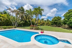 4 bedrooms, Internet - Casa de Campo Villa for Rent in Caribbean Style - With Pool Jacuzzi and Volleyball net (La Romana)