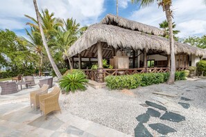 5 bedrooms, Internet - Cap Cana Villa for Rent Luxury Villa With Access to Eden Roc Beach (Punta Cana)
