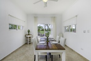 5 bedrooms, WiFi - Beautiful 5-bdr 2 Levels Villa for Rent in Punta Cana - Golf Front With Pool Jacuzzi Maid (Punta Cana)