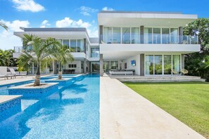 6 bedrooms, WiFi - Villa Palma for Rent in Punta Cana - Ultra Modern Villa With Chef Maid (Punta Cana)
