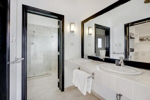 8 bedrooms - Villa for Rent in Bavaro Cocotal With Jacuzzi Pool Lake and Golf Course (Punta Cana)