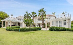 6 bedrooms, WiFi - Luxury 2 Levels Villa for Rent at Puntacana Resort Club - Chef Butler Maid Pool (Punta Cana)